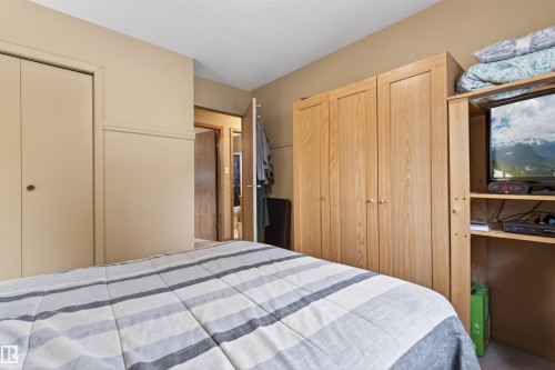 6111 53 Avenue, Cold Lake, AB - Indoor Photo Showing Bedroom