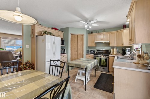 6111 53 Avenue, Cold Lake, AB - Indoor