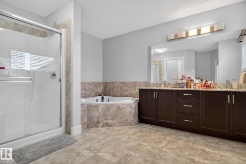 11732 18 Avenue, Edmonton, AB - Indoor Photo Showing Bathroom