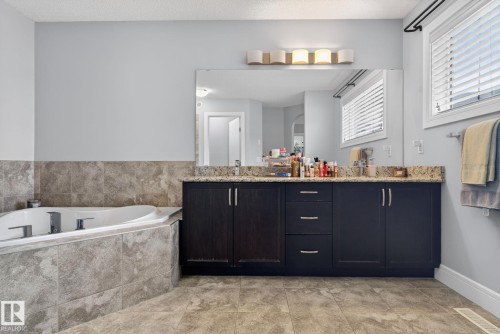 11732 18 Avenue, Edmonton, AB - Indoor Photo Showing Bathroom