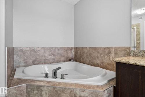 11732 18 Avenue, Edmonton, AB - Indoor Photo Showing Bathroom