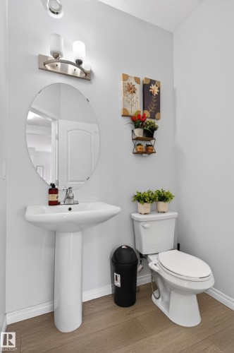 5242 23 Avenue, Edmonton, AB - Indoor Photo Showing Bathroom