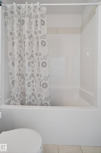 5242 23 Avenue, Edmonton, AB - Indoor Photo Showing Bathroom