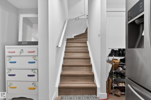 5242 23 Avenue, Edmonton, AB - Indoor Photo Showing Other Room