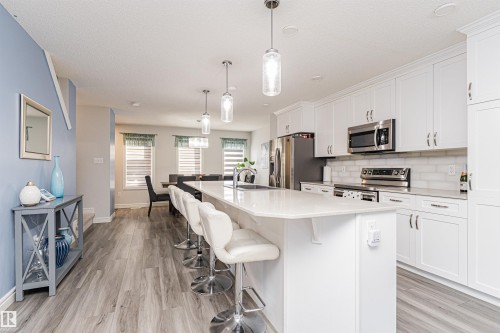 2051 Graydon Hill Crescent, Edmonton, AB - Indoor Photo Showing Kitchen With Upgraded Kitchen