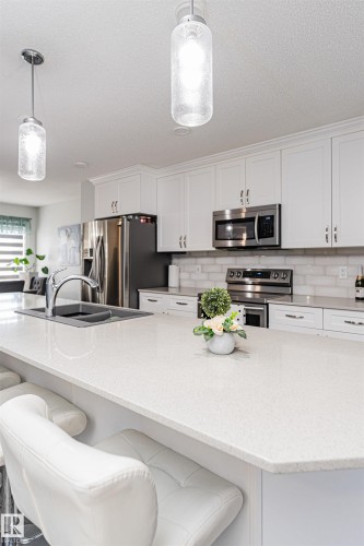 2051 Graydon Hill Crescent, Edmonton, AB - Indoor Photo Showing Kitchen With Double Sink With Upgraded Kitchen