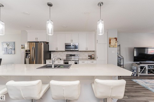 2051 Graydon Hill Crescent, Edmonton, AB - Indoor Photo Showing Kitchen With Double Sink With Upgraded Kitchen