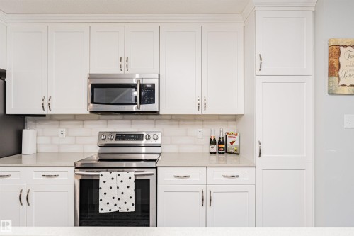 2051 Graydon Hill Crescent, Edmonton, AB - Indoor Photo Showing Kitchen