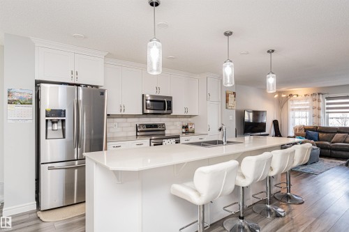 2051 Graydon Hill Crescent, Edmonton, AB - Indoor Photo Showing Kitchen With Double Sink With Upgraded Kitchen