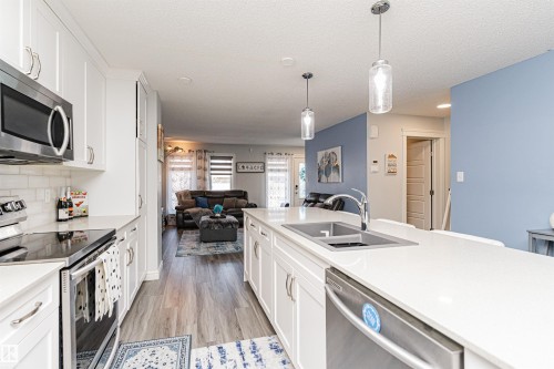 2051 Graydon Hill Crescent, Edmonton, AB - Indoor Photo Showing Kitchen With Double Sink With Upgraded Kitchen