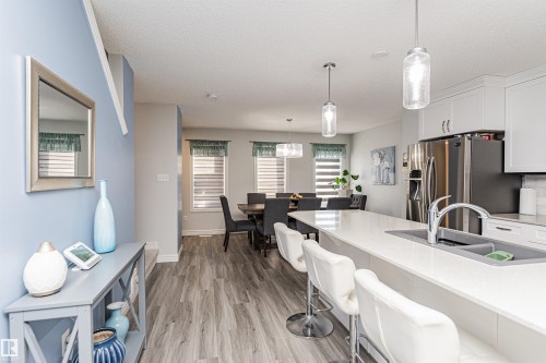 2051 Graydon Hill Crescent, Edmonton, AB - Indoor Photo Showing Kitchen With Double Sink With Upgraded Kitchen