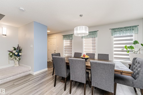 2051 Graydon Hill Crescent, Edmonton, AB - Indoor Photo Showing Dining Room