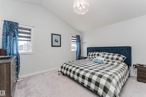 2051 Graydon Hill Crescent, Edmonton, AB - Indoor Photo Showing Bedroom