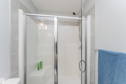 2051 Graydon Hill Crescent, Edmonton, AB - Indoor Photo Showing Bathroom