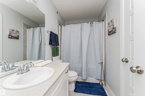 2051 Graydon Hill Crescent, Edmonton, AB - Indoor Photo Showing Bathroom