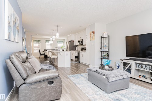2051 Graydon Hill Crescent, Edmonton, AB - Indoor Photo Showing Living Room