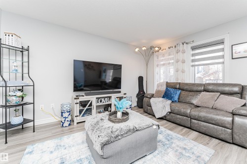 2051 Graydon Hill Crescent, Edmonton, AB - Indoor Photo Showing Living Room