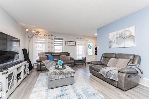 2051 Graydon Hill Crescent, Edmonton, AB - Indoor Photo Showing Living Room