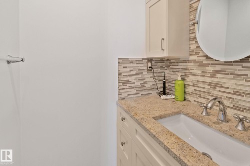 13817 131A Avenue, Edmonton, AB - Indoor Photo Showing Bathroom