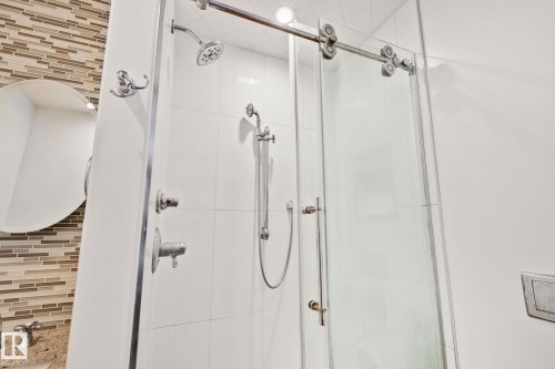 13817 131A Avenue, Edmonton, AB - Indoor Photo Showing Bathroom