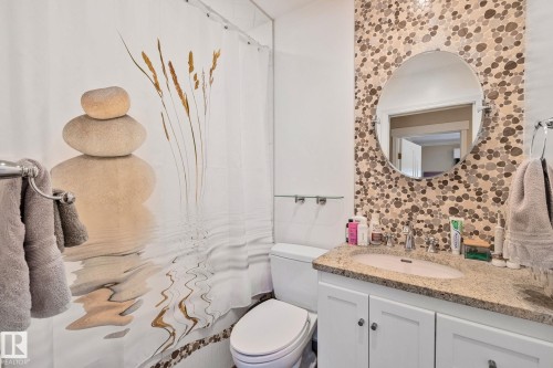 13817 131A Avenue, Edmonton, AB - Indoor Photo Showing Bathroom