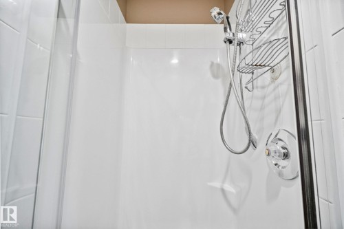 13817 131A Avenue, Edmonton, AB - Indoor Photo Showing Bathroom