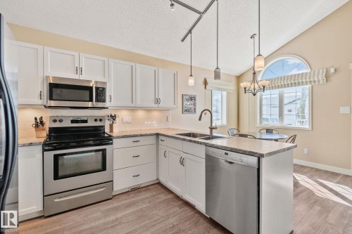 13817 131A Avenue, Edmonton, AB - Indoor Photo Showing Kitchen With Double Sink With Upgraded Kitchen