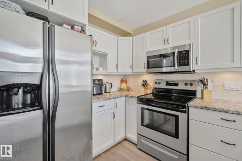 13817 131A Avenue, Edmonton, AB - Indoor Photo Showing Kitchen