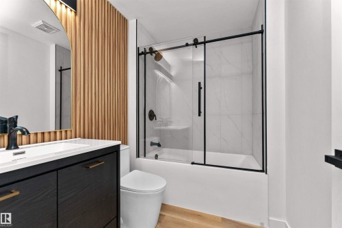 3208 130 Avenue, Edmonton, AB - Indoor Photo Showing Bathroom