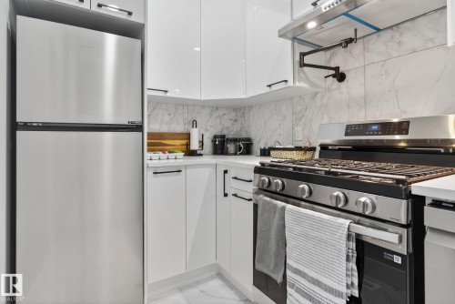 1815 17 Avenue, Edmonton, AB - Indoor Photo Showing Kitchen With Stainless Steel Kitchen