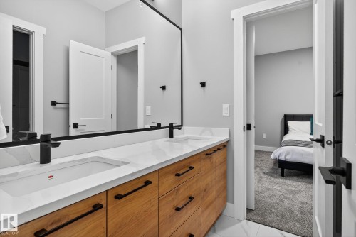 1815 17 Avenue, Edmonton, AB - Indoor Photo Showing Bathroom