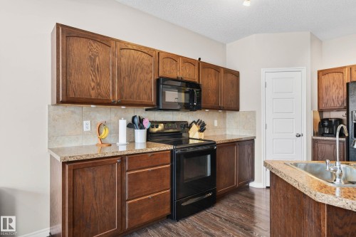 3233 21A Avenue, Edmonton, AB - Indoor Photo Showing Kitchen