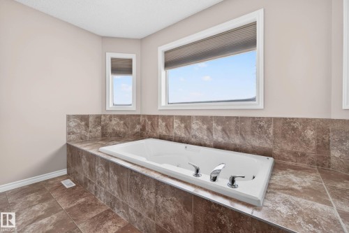 3233 21A Avenue, Edmonton, AB - Indoor Photo Showing Bathroom