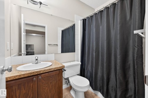 3233 21A Avenue, Edmonton, AB - Indoor Photo Showing Bathroom
