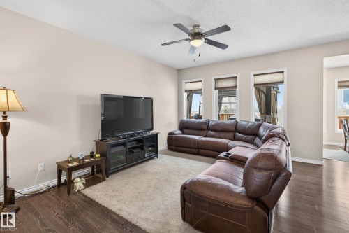 3233 21A Avenue, Edmonton, AB - Indoor Photo Showing Living Room