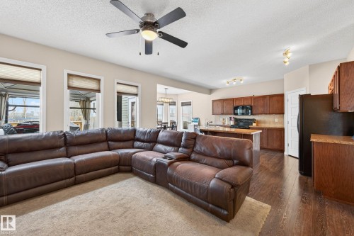 3233 21A Avenue, Edmonton, AB - Indoor Photo Showing Living Room