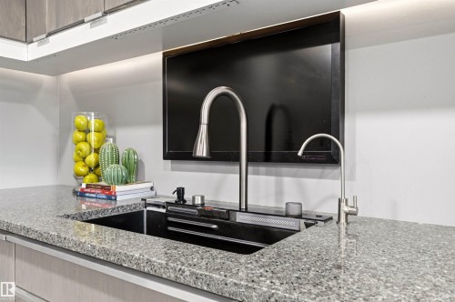 46 Hillcrest Place, St. Albert, AB - Indoor Photo Showing Kitchen With Upgraded Kitchen