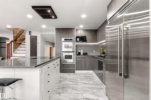 46 Hillcrest Place, St. Albert, AB - Indoor Photo Showing Kitchen With Upgraded Kitchen