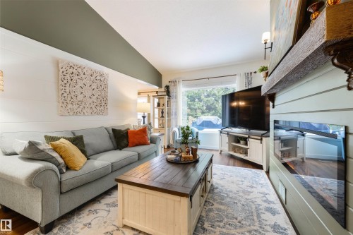 50 Grandview Ridge, St. Albert, AB - Indoor Photo Showing Living Room