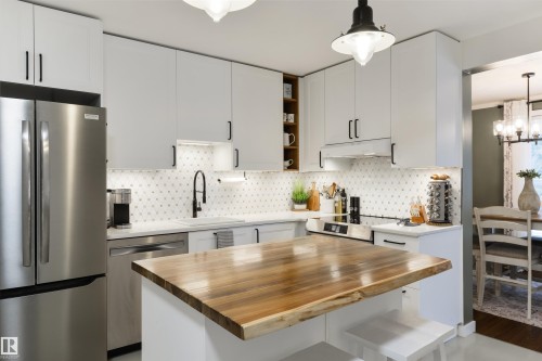 50 Grandview Ridge, St. Albert, AB - Indoor Photo Showing Kitchen With Upgraded Kitchen