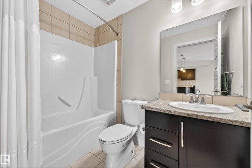 413 10530 56 Avenue, Edmonton, AB - Indoor Photo Showing Bathroom