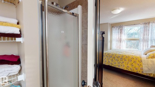 11844 125 Street, Edmonton, AB - Indoor Photo Showing Bathroom