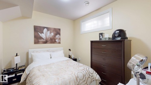 11844 125 Street, Edmonton, AB - Indoor Photo Showing Bedroom