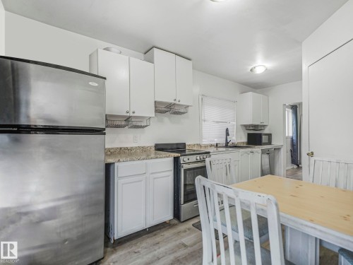 9632 106A Avenue, Edmonton, AB - Indoor Photo Showing Kitchen With Upgraded Kitchen