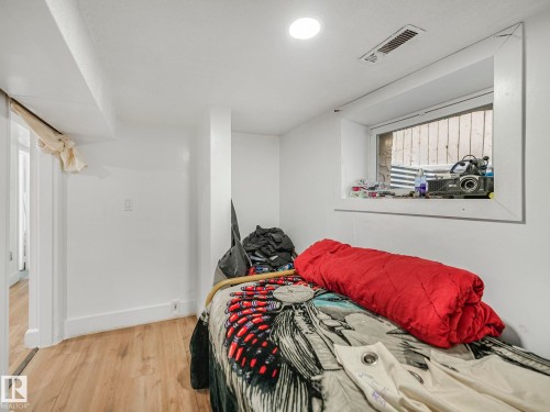 9632 106A Avenue, Edmonton, AB - Indoor Photo Showing Bedroom