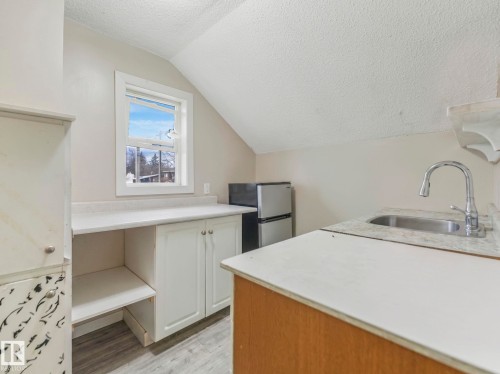 9632 106A Avenue, Edmonton, AB - Indoor Photo Showing Kitchen