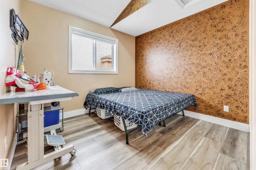 3228 18 St, Edmonton, AB - Indoor Photo Showing Bedroom