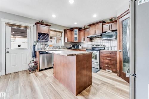 3228 18 St, Edmonton, AB - Indoor Photo Showing Kitchen