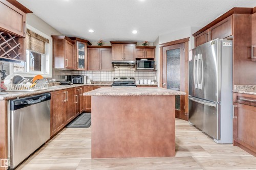 3228 18 St, Edmonton, AB - Indoor Photo Showing Kitchen