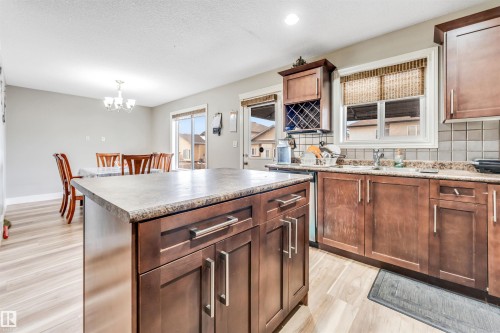 3228 18 St, Edmonton, AB - Indoor Photo Showing Kitchen